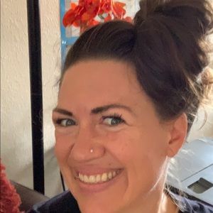 Meet your Posher, Lara